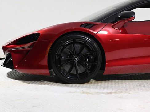 Used 2024 McLaren Artura image 25
