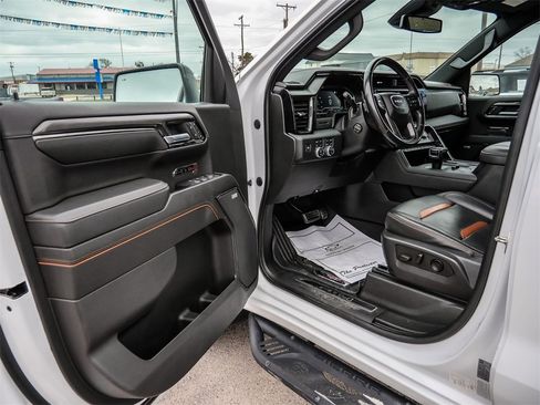 Used 2023 GMC Sierra 1500 AT4 image 31