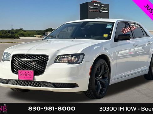 Used 2023 Chrysler 300 Touring w/ Sport Appearance Package RWD image 7