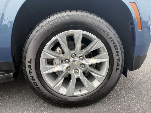 Used 2025 Chevrolet Suburban Premier w/ Sun And Tow Package AWD/4WD image 9