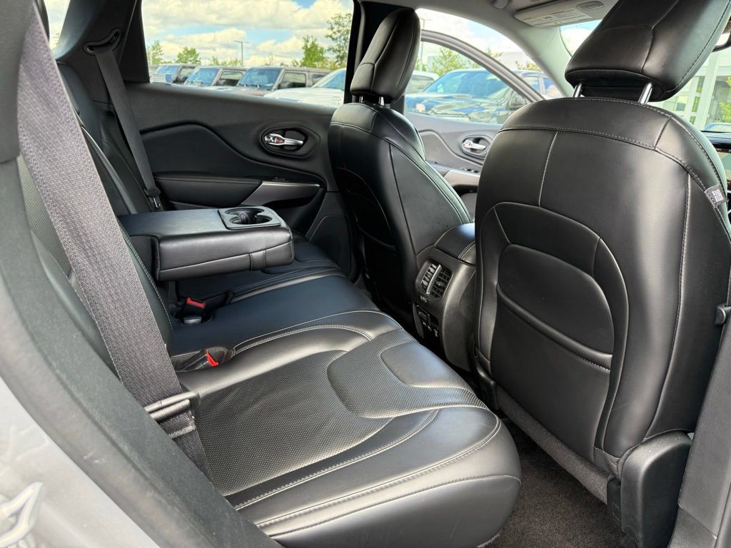 Used 2019 Jeep Cherokee Limited AWD/4WD image 26