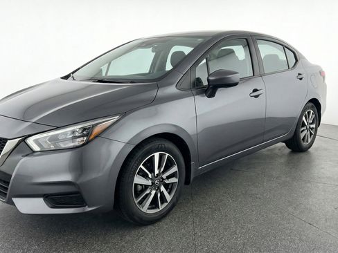 Used 2025 Nissan Versa SV image 3