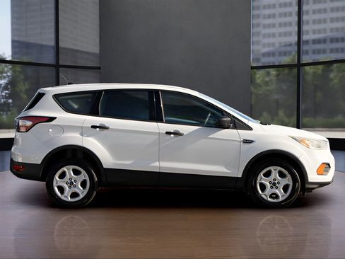 Used 2017 Ford Escape S image 6