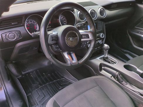 Used 2020 Ford Mustang Coupe image 15