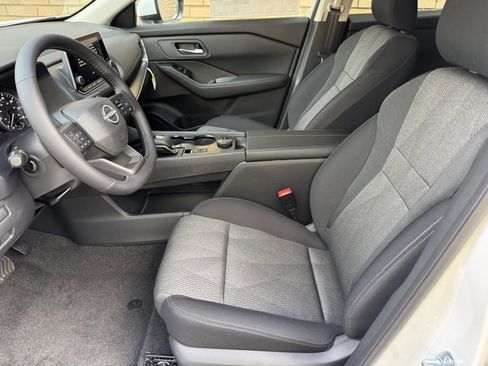 New 2026 Nissan Rogue SV AWD/4WD image 17