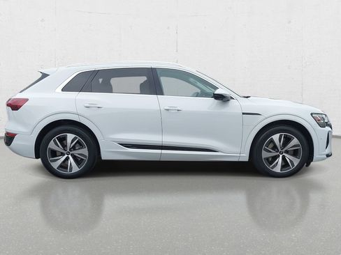 Used 2024 Audi Q8 e-tron Premium Plus w/ Premium Plus Package AWD/4WD image 4