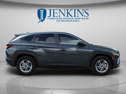 Used 2025 Hyundai Tucson SE FWD image 3