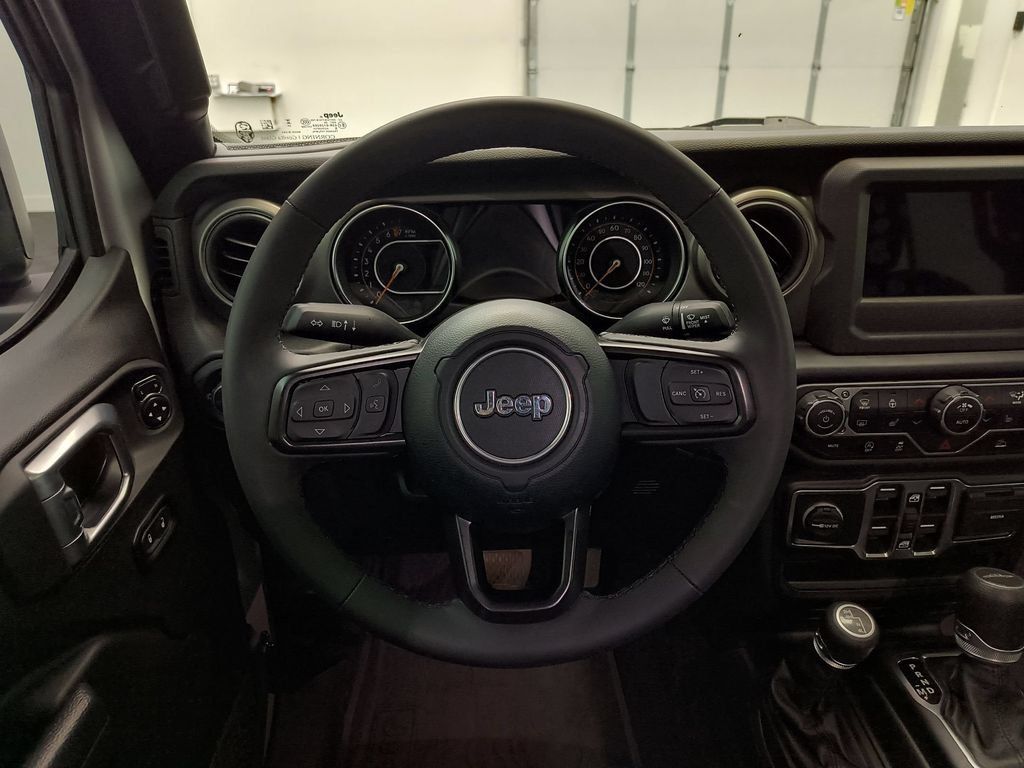 Used 2023 Jeep Gladiator Sport AWD/4WD image 27