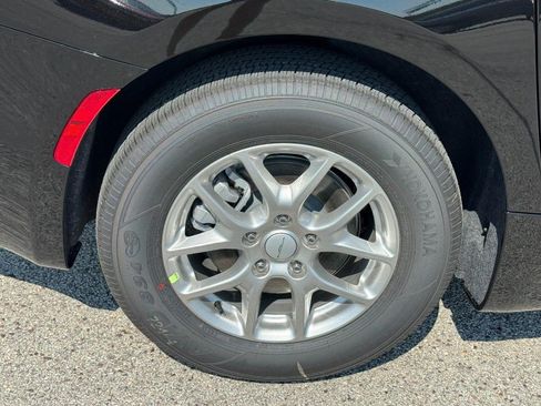 New 2027 Chrysler Pacifica Select FWD image 5