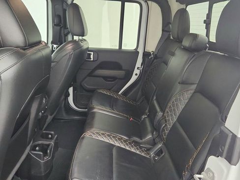 Used 2022 Jeep Gladiator Overland image 21