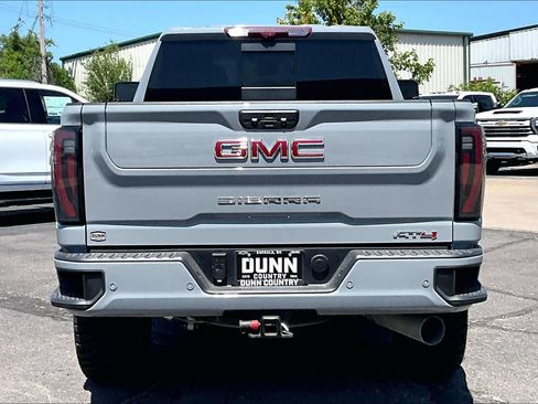 Used 2025 GMC Sierra 2500 AT4 w/ AT4 Premium Plus Package AWD/4WD image 4