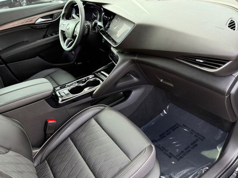 Used 2023 Buick Envision Avenir image 11