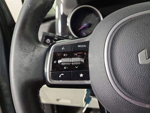 Certified 2023 Kia Carnival EX image 25