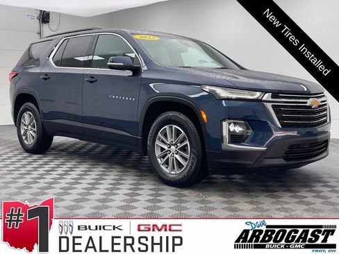 Used 2023 Chevrolet Traverse LT FWD image 1