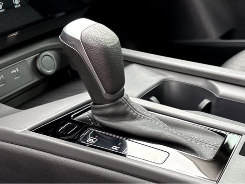 New 2026 Nissan Sentra SV w/ SV Convenience Package FWD image 16