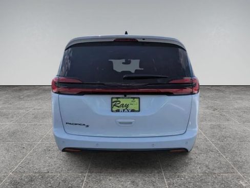 New 2026 Chrysler Pacifica Select w/ S Appearance Package FWD image 7