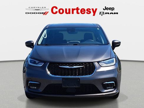 Certified 2023 Chrysler Pacifica Touring-L FWD image 9