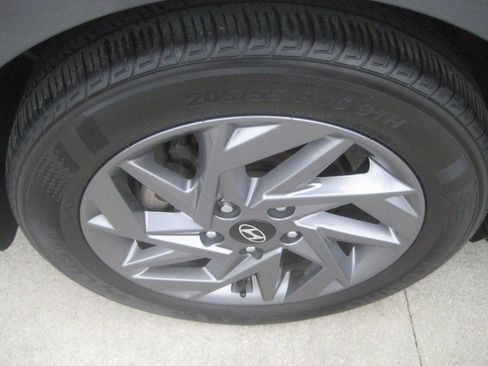 Used 2024 Hyundai Elantra SEL FWD image 8