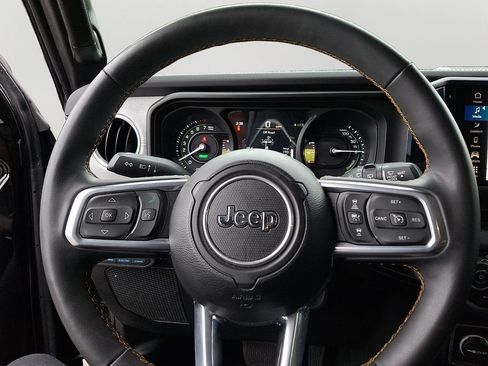 Used 2024 Jeep Wrangler Unlimited Sahara AWD/4WD image 19