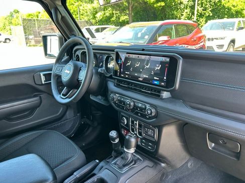 Used 2024 Jeep Wrangler Unlimited Rubicon 4xe w/ Technology Group AWD/4WD image 43