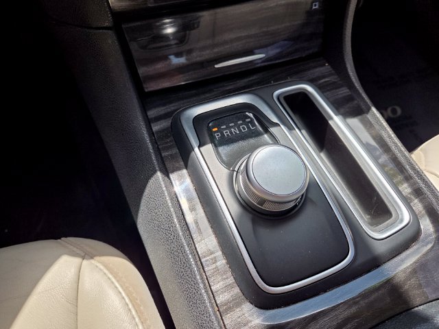 Used 2015 Chrysler 300 Limited RWD image 25