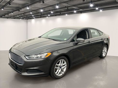 Used 2016 Ford Fusion SE FWD image 3