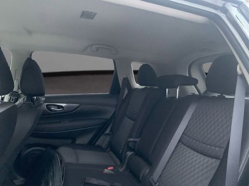 Used 2019 Nissan Rogue SV w/ Premium Package image 10