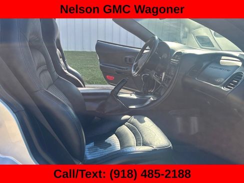 Used 2003 Chevrolet Corvette Coupe w/ Preferred Equipment Group RWD image 17