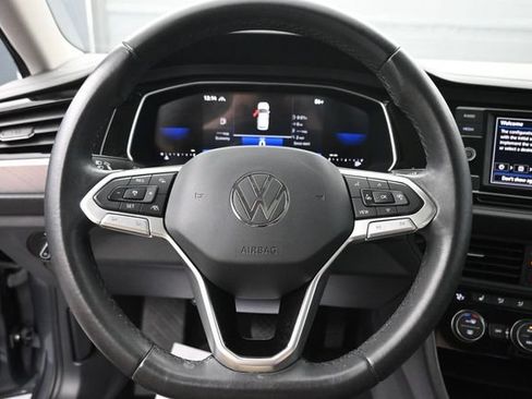 Used 2024 Volkswagen Jetta SE FWD image 12