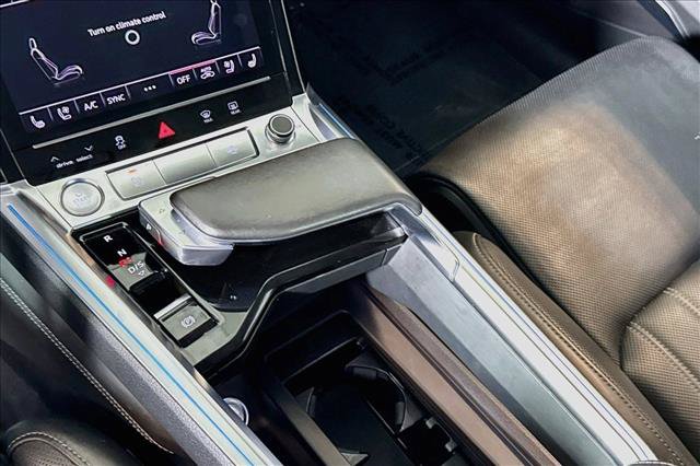 Used 2019 Audi e-tron Prestige w/ Prestige Package AWD/4WD image 16