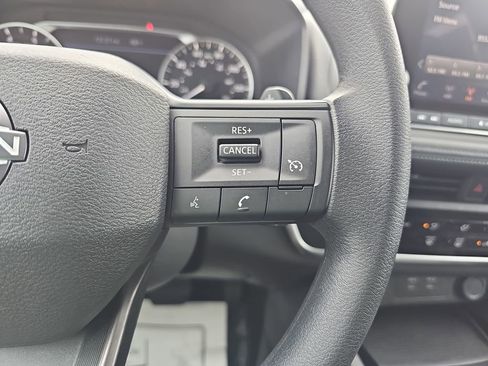 Used 2025 Nissan Rogue S image 21