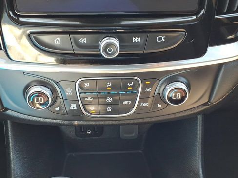 Used 2021 Chevrolet Traverse LT AWD/4WD image 8