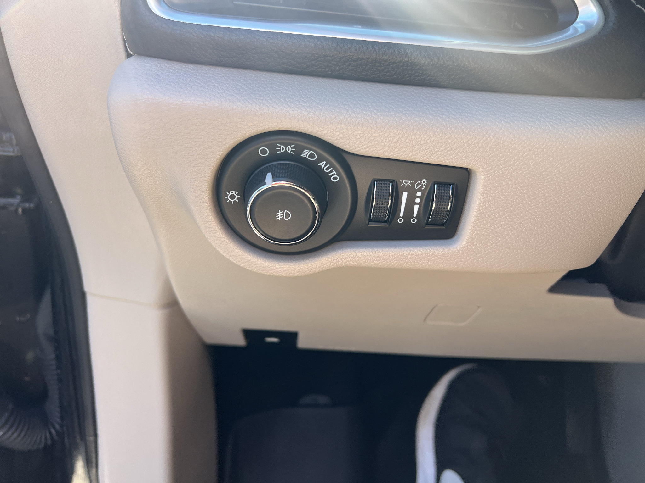 Used 2023 Chrysler Pacifica Limited FWD image 30