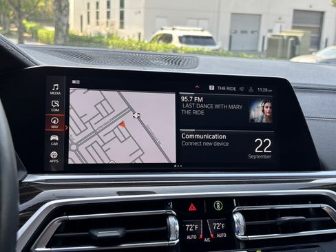 Used 2023 BMW X6 xDrive40i w/ Premium Package image 24