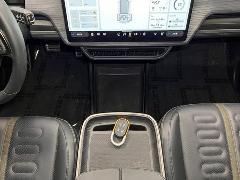 Used 2024 Rivian R1S Adventure image 7