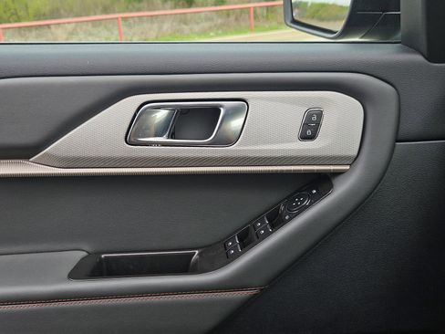 Used 2025 Ford Explorer Active image 27