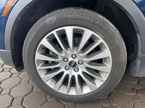 Used 2018 Lincoln MKC Reserve w/ Lincoln MKC Climate Package AWD/4WD image 11