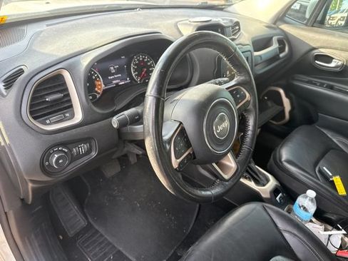Used 2017 Jeep Renegade Limited FWD image 10