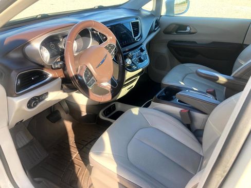 Used 2019 Chrysler Pacifica Touring-L Plus w/ Advanced Safetytec Group image 8