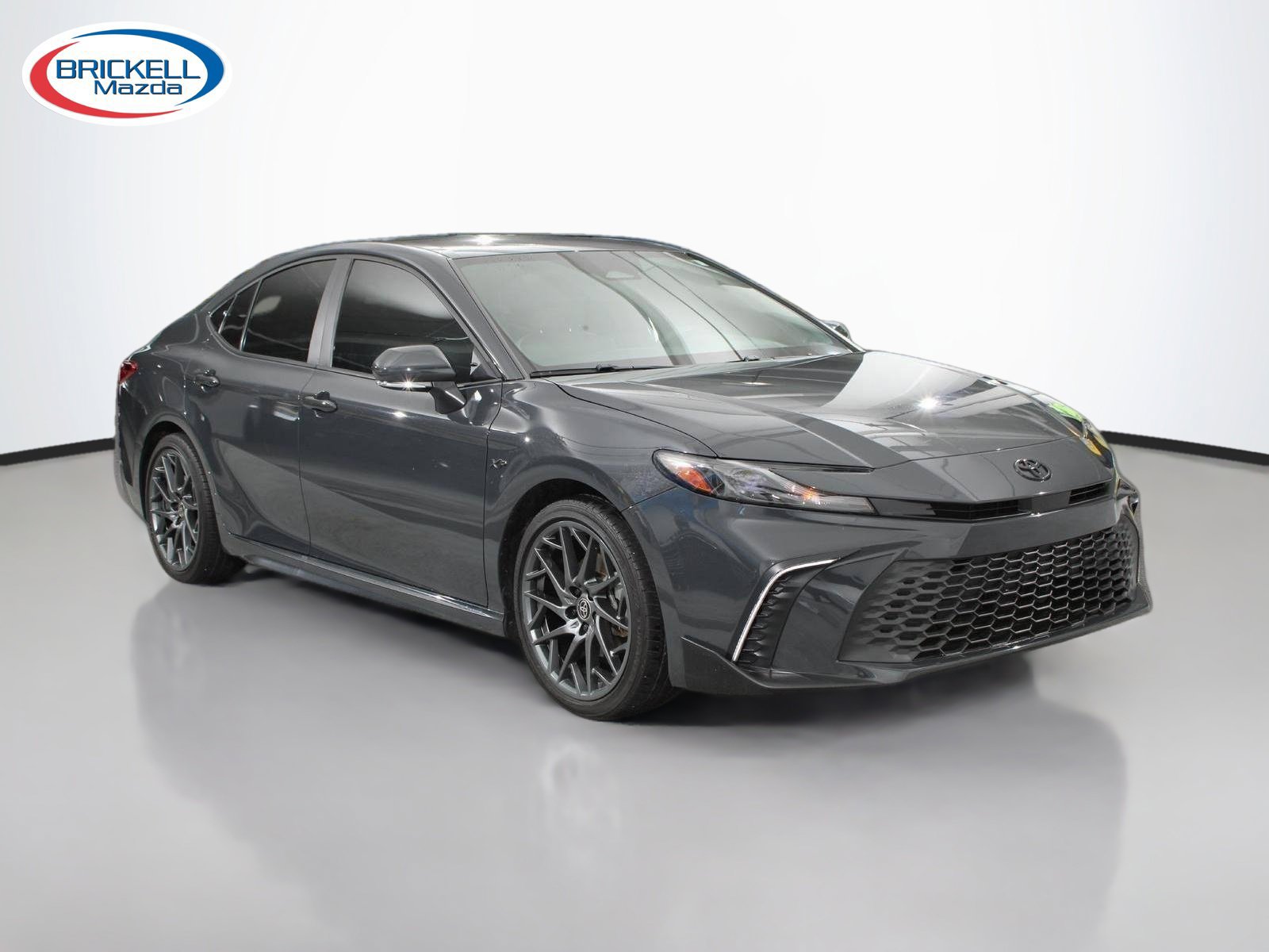 Used 2025 Toyota Camry SE FWD image 2