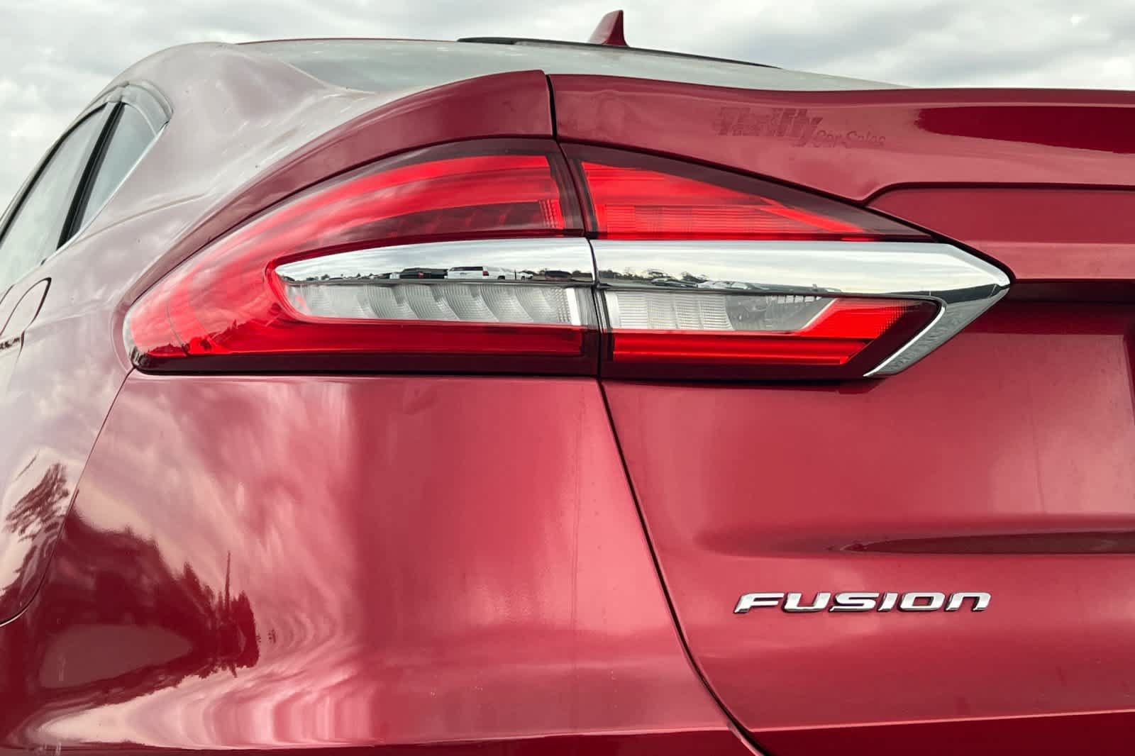 Used 2020 Ford Fusion SE FWD image 12