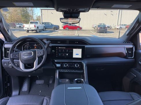 Used 2025 GMC Sierra 3500 Denali w/ Denali Reserve Package image 8
