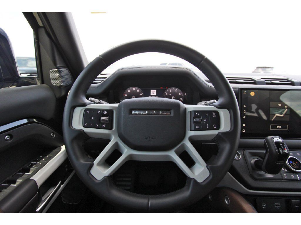 Used 2024 Land Rover Defender 110 SE AWD/4WD image 14