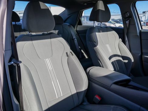 Used 2025 Hyundai Elantra SEL image 12