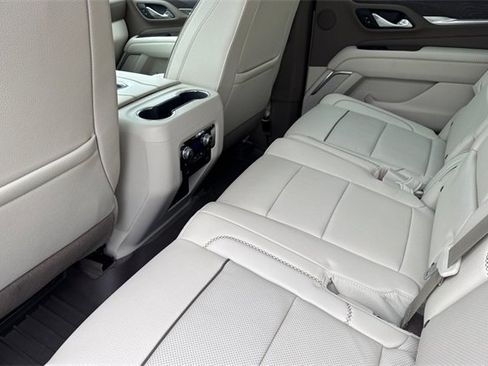 Used 2023 GMC Yukon XL Denali image 12