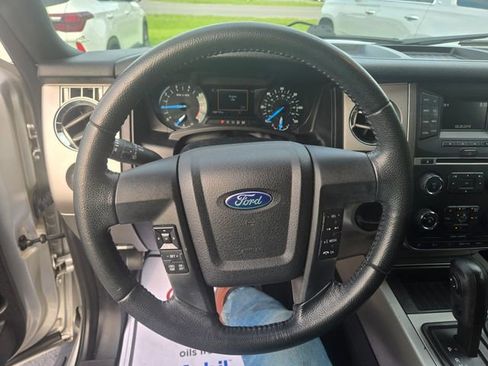 Used 2017 Ford Expedition XLT RWD image 16