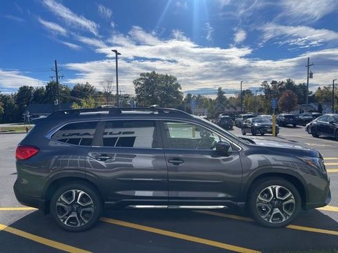 New 2025 Subaru Ascent Limited image 4