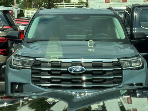 Used 2025 GMC Sierra 1500 AT4 w/ AT4 Premium Package AWD/4WD image 44