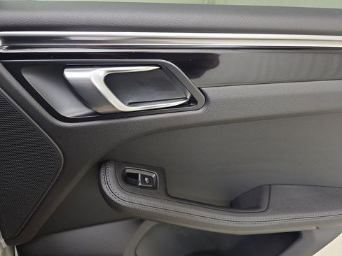 Used 2024 Porsche Macan image 27