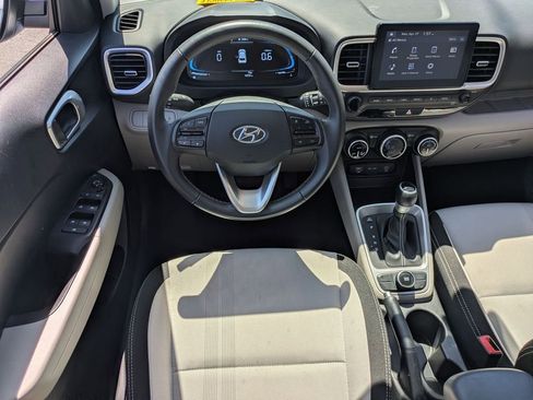Used 2025 Hyundai Venue SEL FWD image 25